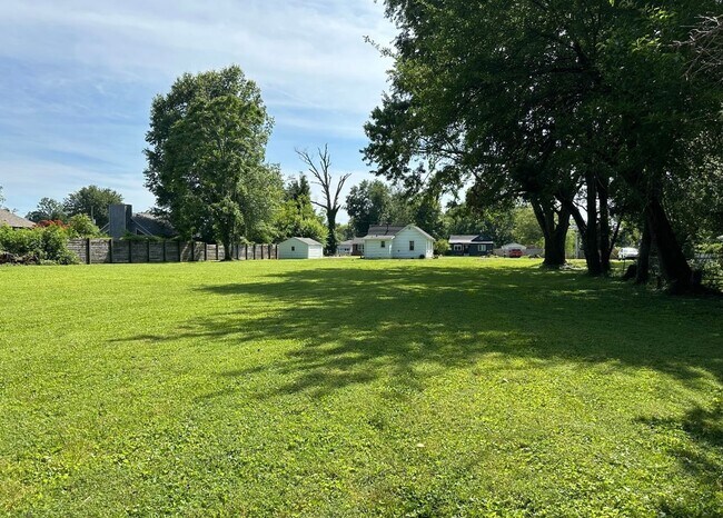 Building Photo - Charming Prospect Cottage with Spacious Yard