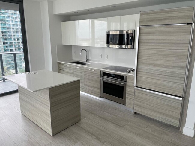 Building Photo - 121 NE 34th St