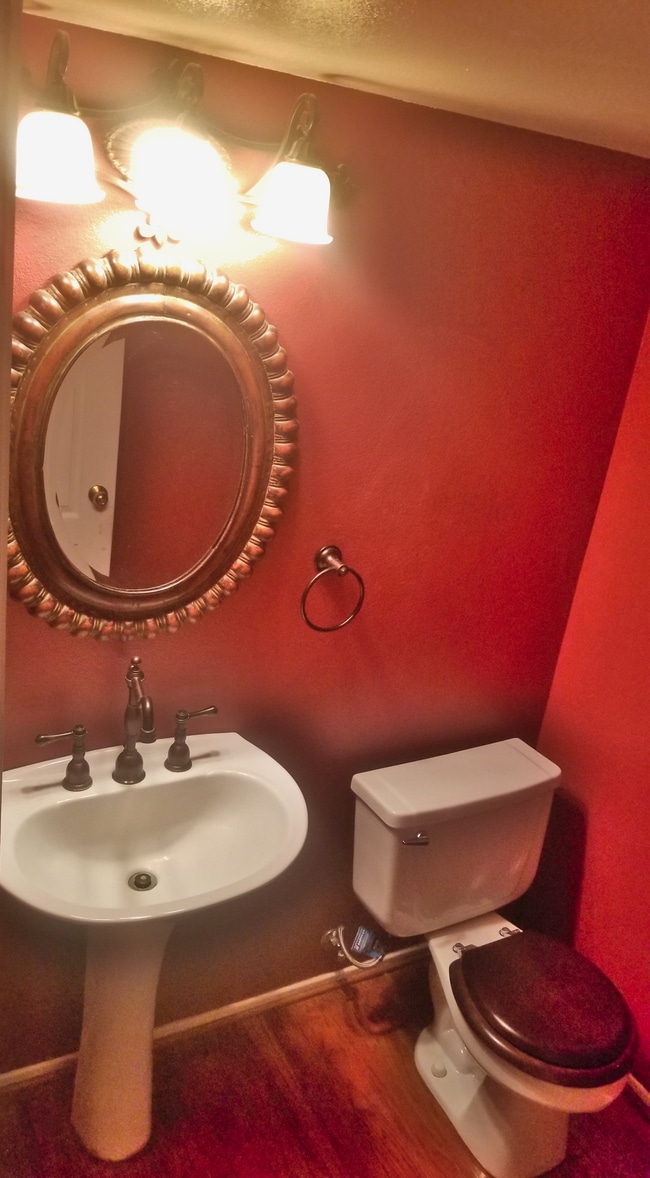 Downstairs 1/2 Bath. - 18118 Flynn Dr