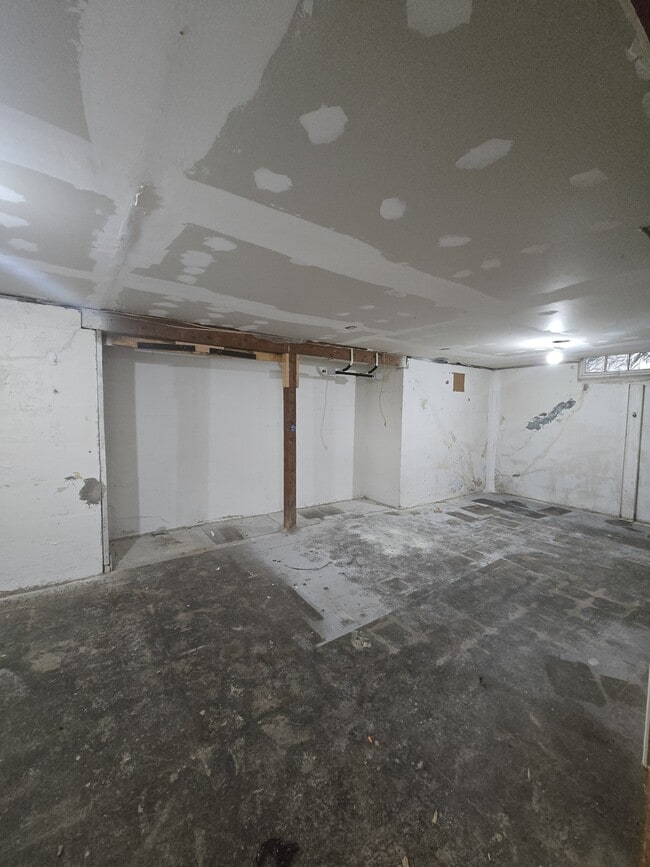 Building Photo - 1102 Dellrose