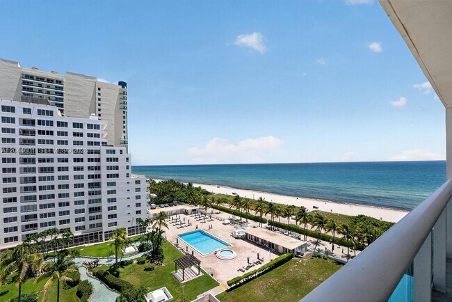 Building Photo - 5001 Collins Ave