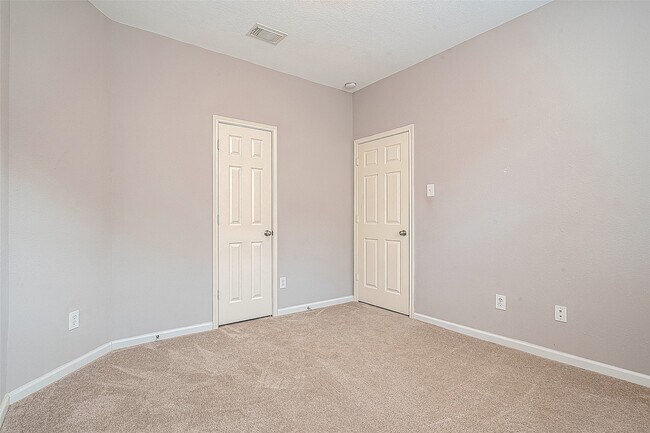 Building Photo - 5203 Heatherdawn Ct
