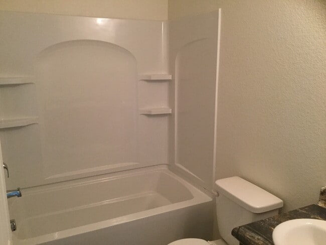Building Photo - 3 BEDROOM 2.5 BATHROOM SADDLE RIDGE TOWNHOUSE
