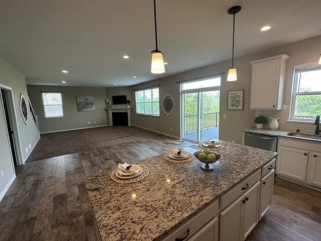 Building Photo - Gorgeous 5 Bedroom, 3.5 Bath Single Family...