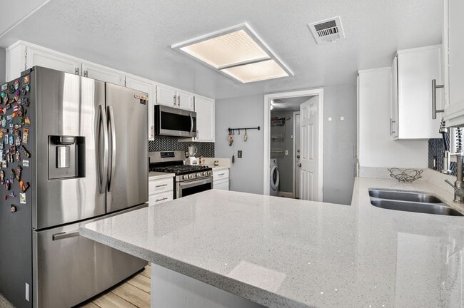 Building Photo - Charming Two Story Home Located in North Las Vegas