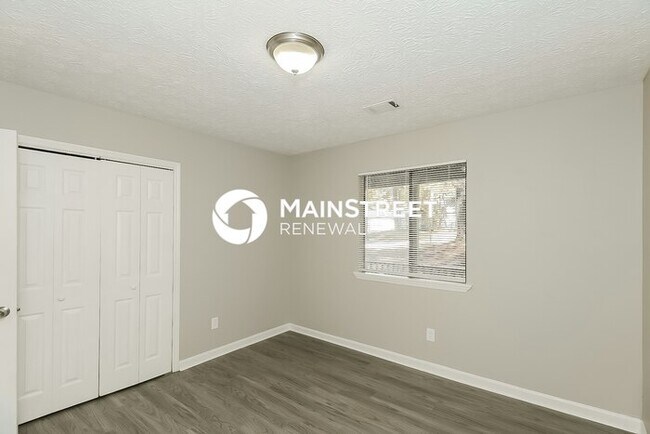Building Photo - 3 Bedroom Pet-Friendly Home in Jonesboro, GA with Main Street Renewal