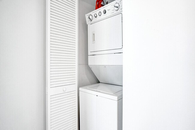 Building Photo - 2641 N Flamingo Rd