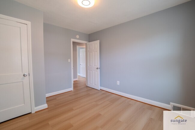 Building Photo - 1704 Redwood Ave