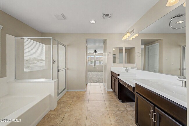 Building Photo - 2531 E Eleana Ln