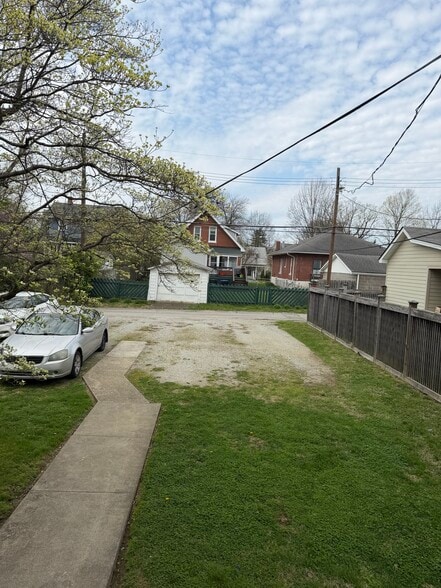 Building Photo - 318 W Kenwood Way