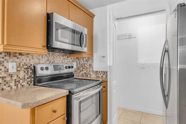 Building Photo - 6670 NW 114th Ave