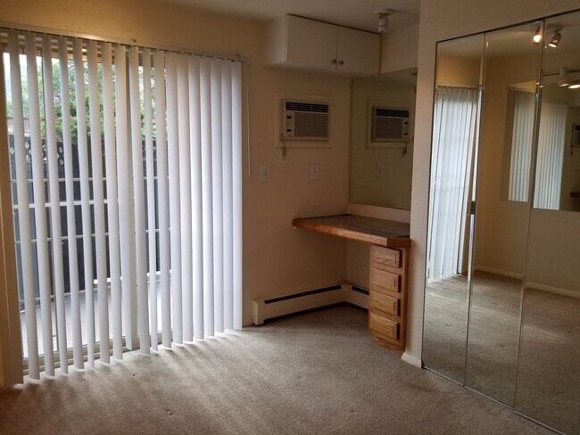 Building Photo - RENT SPECIAL & LEASE OPTIONS! Cat-friendly...