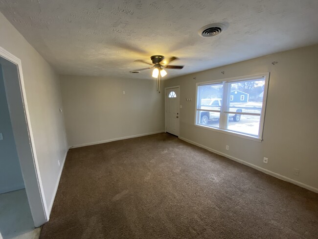 Building Photo - 840 Navaho Ave