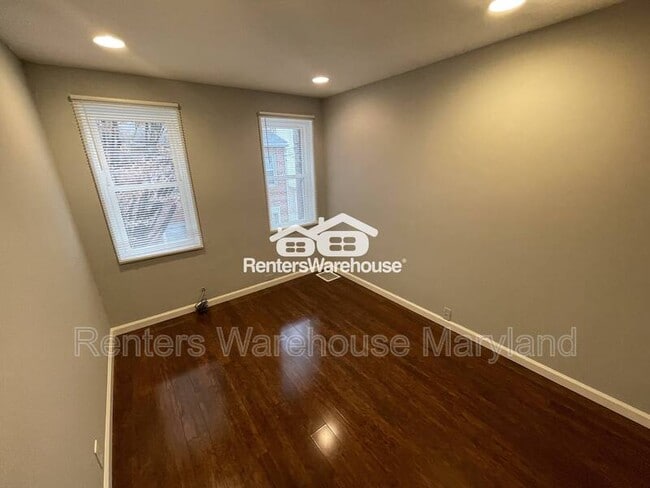 Building Photo - 519 S Port St