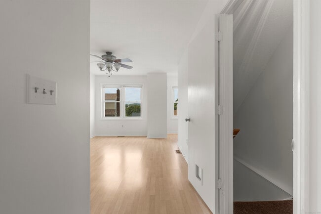 Building Photo - 233 Derby Ave