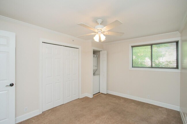 Building Photo - 525 N Dupont Ave