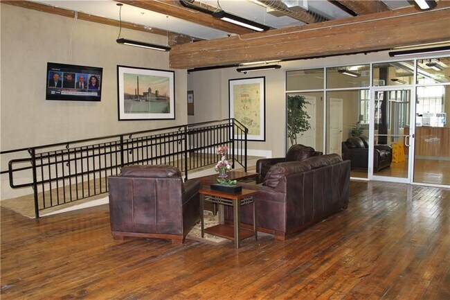 Building Photo - 624 Washington St