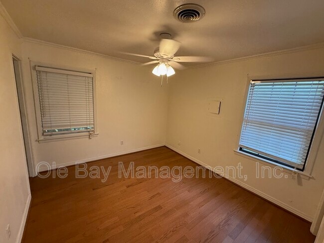 Building Photo - 702 Ynestra Dr