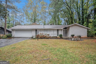 Building Photo - 3382 Bobolink Cir SW