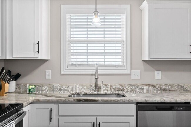 Building Photo - 764 Lillian Grace Dr