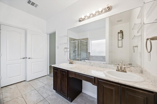 Building Photo - 2410 Palisade Crst Dr