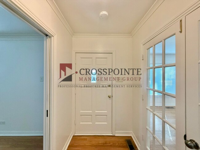 Building Photo - Charming 3 Bedroom, 2 Bathroom Home!