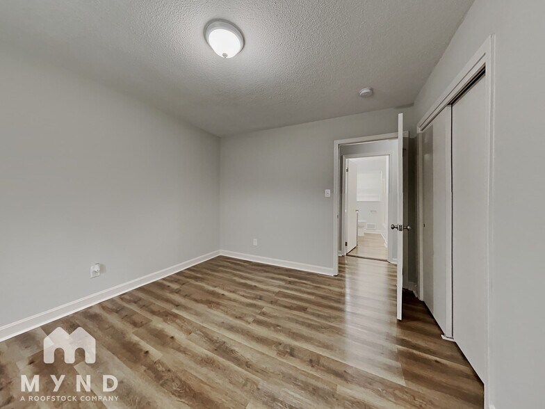 Building Photo - 1439 Sherwood Dr
