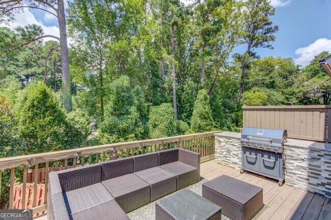 Building Photo - 1450 Edgebrook Ct NE