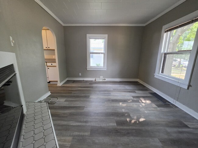 Building Photo - 2 Bedroom, 1 Bathroom Home with Garage Available Now