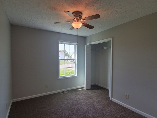 Building Photo - MOVE -IN SPECIAL $500 OFF