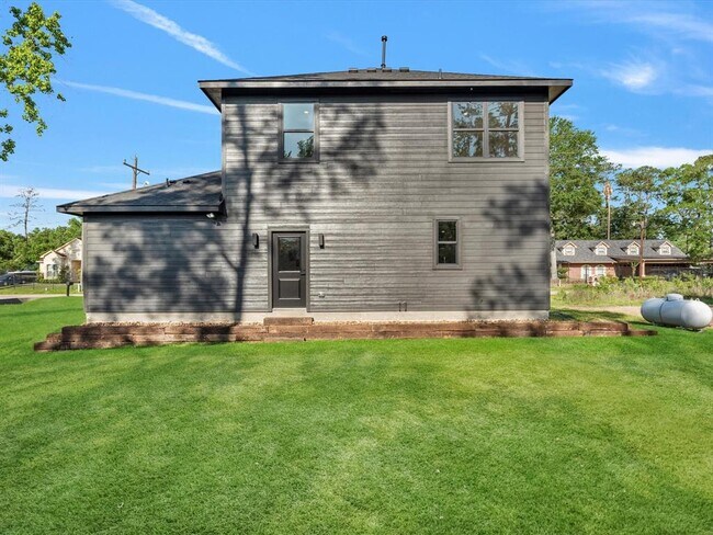 Building Photo - 10732 Twin Oak Dr