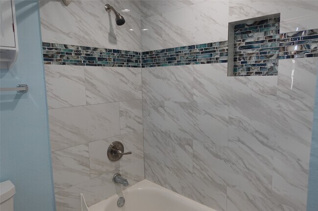 Building Photo - 1102 Winnie St