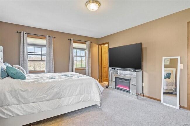 Building Photo - 199 Academy St