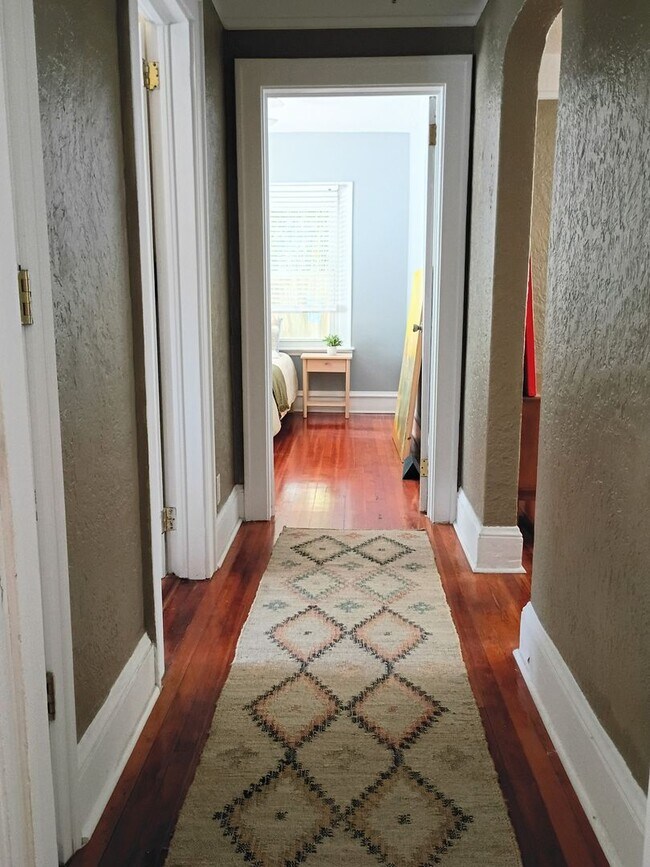 Building Photo - Charming Mediterranean Bungalow in the Heart of Historic DeLand