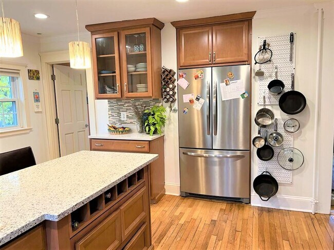 Building Photo - Boston Rental! A GREAT LOCATION to live in...
