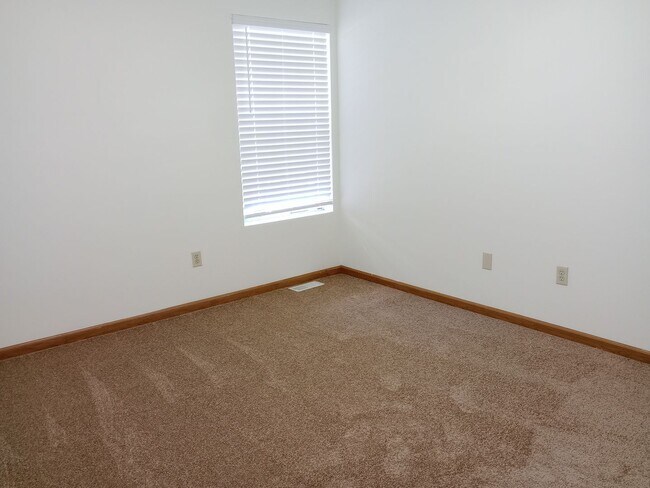 Building Photo - 3546-3548-3548 Prescott Dr