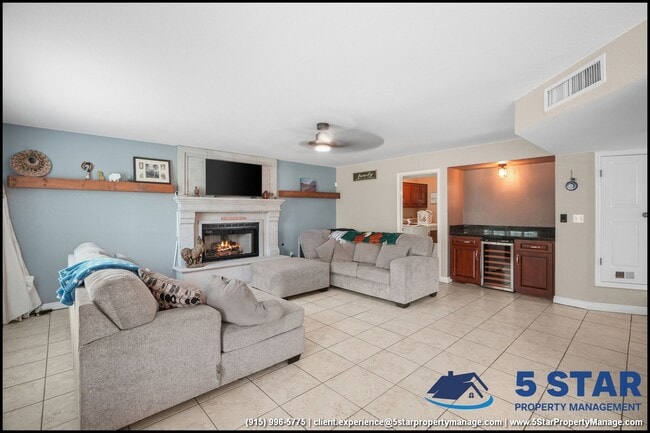 Building Photo - 6052 Bandolero Dr