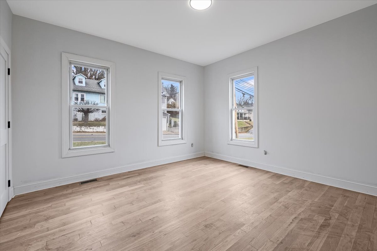 Building Photo - 120 High St