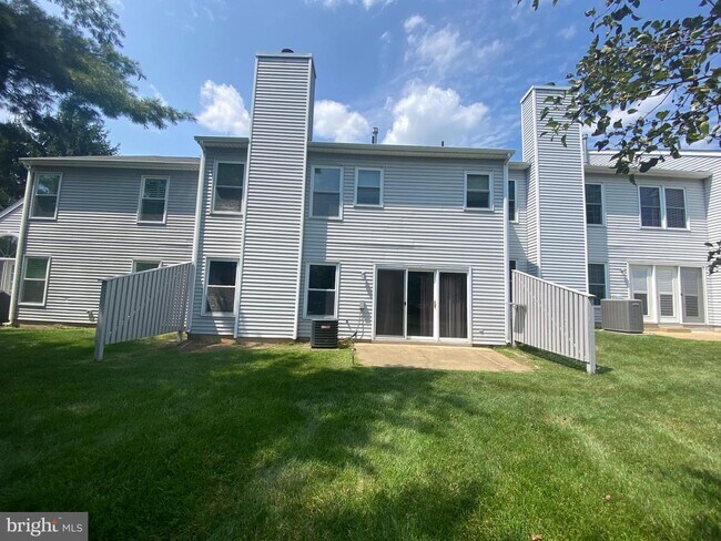 Building Photo - 14 Nathan Ct