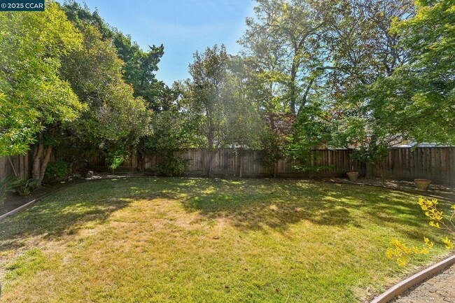 Building Photo - 94 St Beatrice Ct