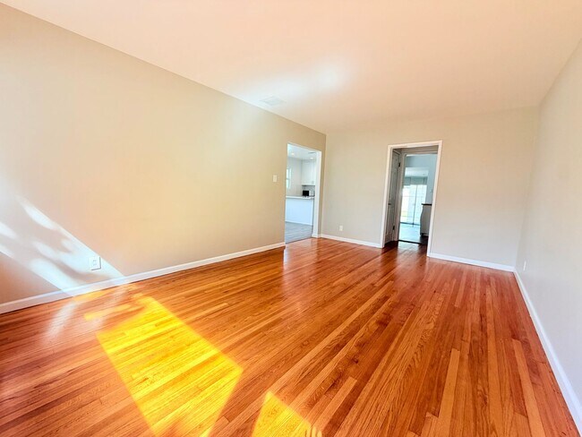 Building Photo - 4648 Adenmoor Ave