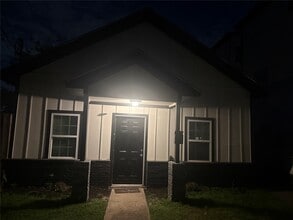 Building Photo - 3209 Ennis St