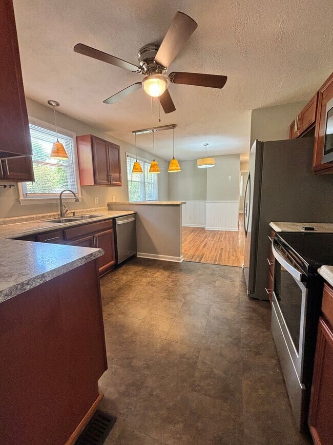 Building Photo - Eager to be in Northwoods? Check out Edgew...