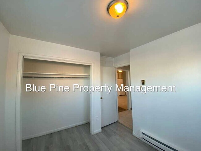 Building Photo - 3372 E Iona Rd