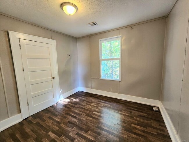 Building Photo - 210 W Osceola St