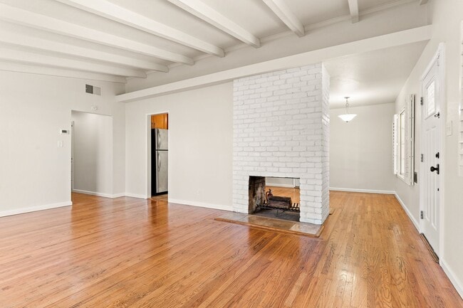 Building Photo - Charming Hayward Home with Modern Upgrades...