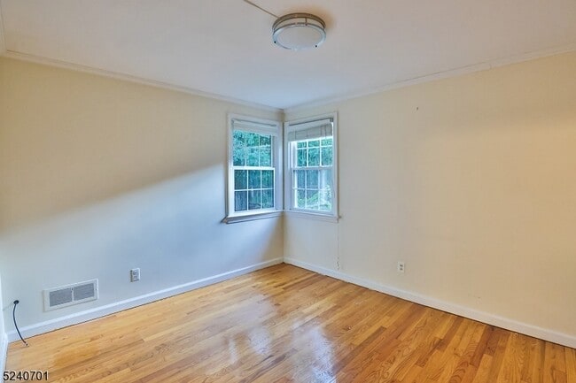 Building Photo - 184 W Glen Ave
