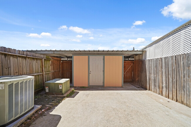 Building Photo - 13447 Castilian Dr