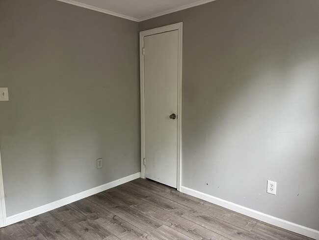 Building Photo - 212 Bellerose Ave