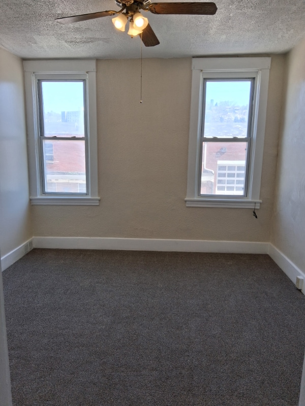 Building Photo - 433 Maplewood Ave